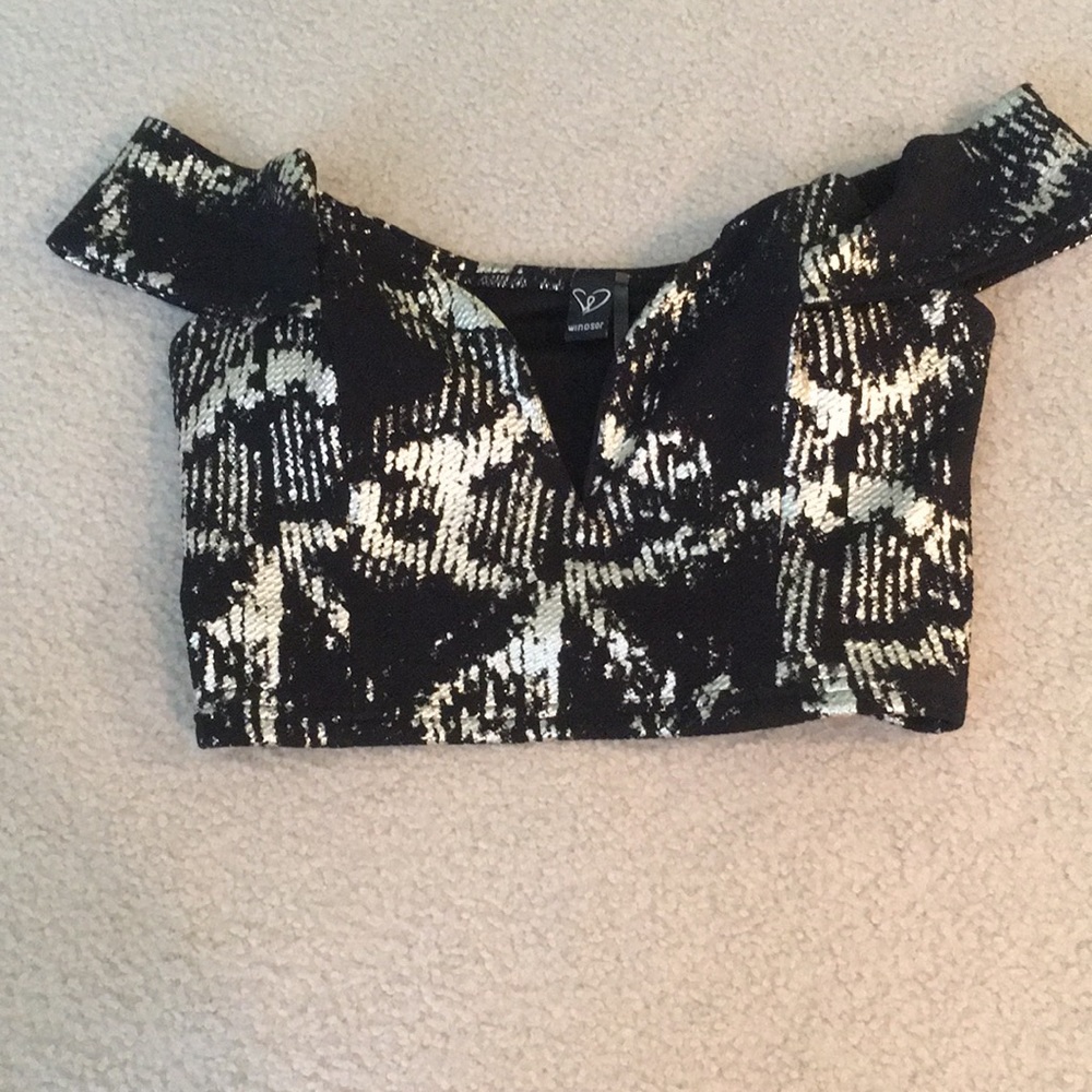 Sexy Off-the-Shoulder Windsor Crop Top